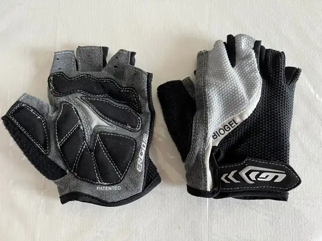 Louis Garneau Women’s Biogel RX Bike Gloves M in Clothing, Shoes & Accessories in Thunder Bay - Image 3