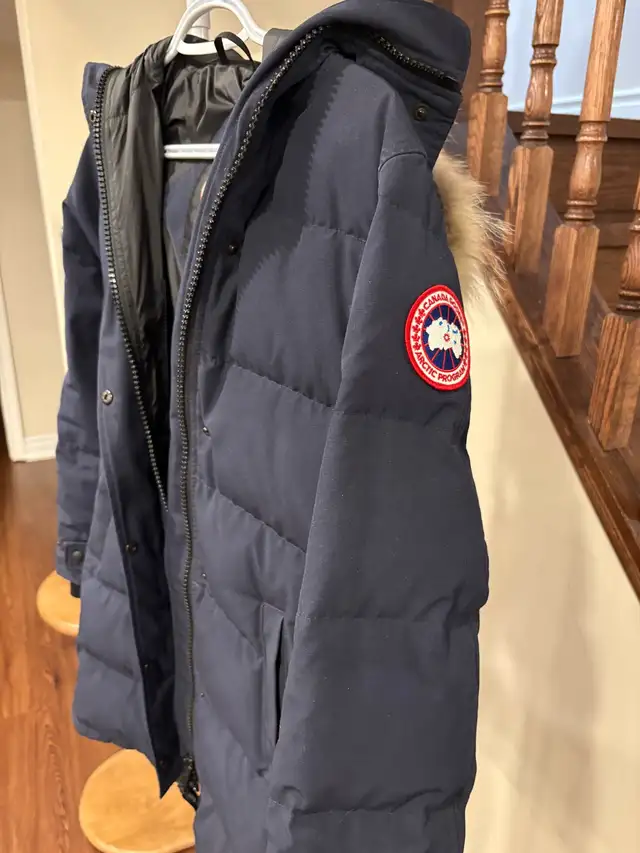 Women’s down jacket in Women's - Tops & Outerwear in Markham / York Region - Image 4