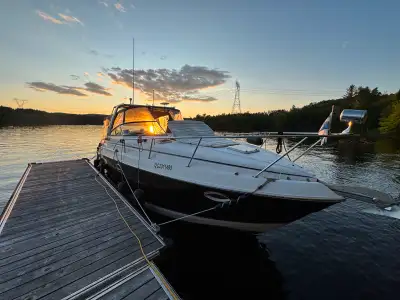 RINKER 300 EXPRESS Superbe Rinker Express 300 2007 33’ Long X 10’ 6’’ Large 11 100 Lbs 2 Moteurs Mer...