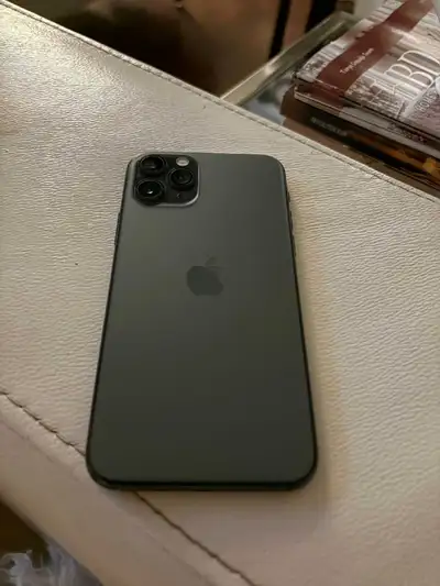 My mother's iphone 11 pro. Mint condition has a case included.