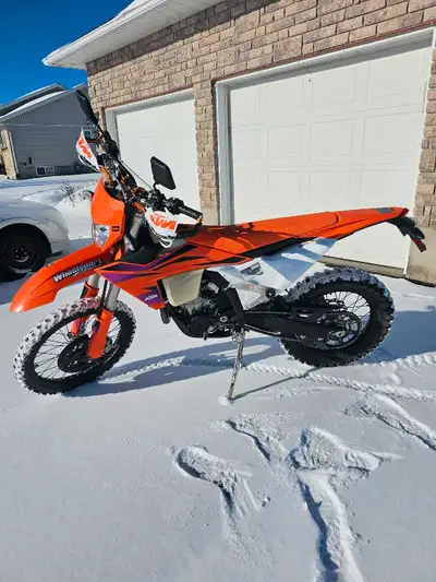 2024 KTM EXC-F 500 LIKE NEW 10 HOURS Has lots of add ons ktm bark busters Added usb plugs battery te...