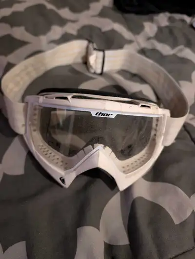 Thor dirt bike goggles, slightly used, and nothing wrong with them $20 obo.. cash only, pick up only...