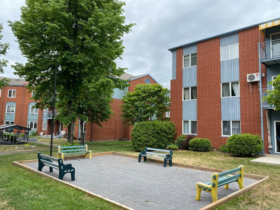 Appartement 3 1/2 et 4 1/2 pour 55 ans et + au Cap-de-la-Madelei 2