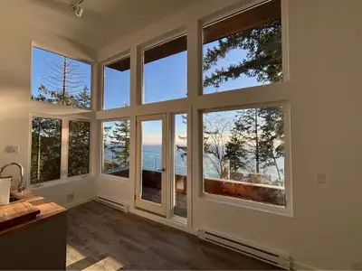 BEAUTIFUL, peaceful, OCEAN FRONT, PETS WELCOME, modern Suite for Rent — Bowen Island 800 sq ft • 1 B...