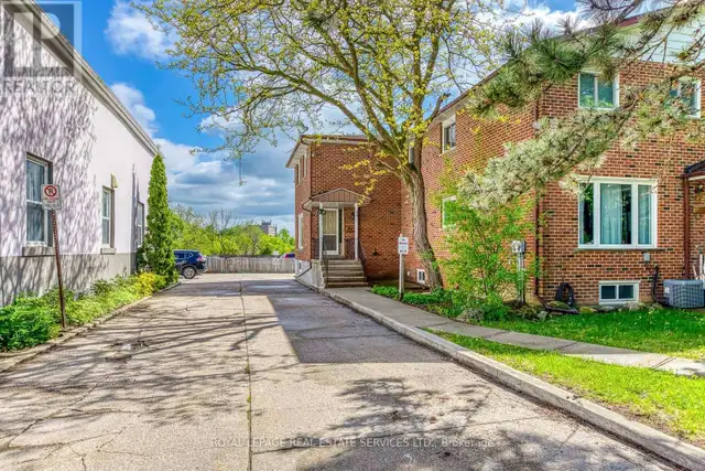 3 bedroom townhouse in old Milton for rent