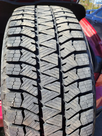 Set of 4 Goodyear Blizzak ws40 tires size 205 60R16