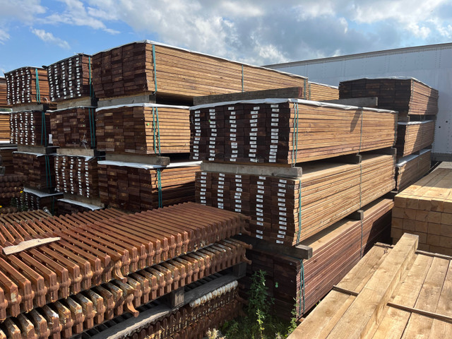 2x10x12 en bois traité brun dans Terrasses et clôtures  à Drummondville - Image 2