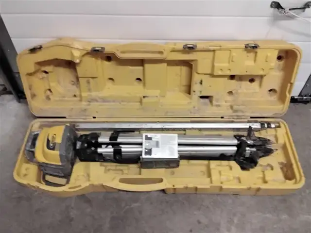 SPECTRA PRECISION LASER LEVEL WITH TRANSMITTER AND TRIPOD in Power Tools in Barrie - Image 3