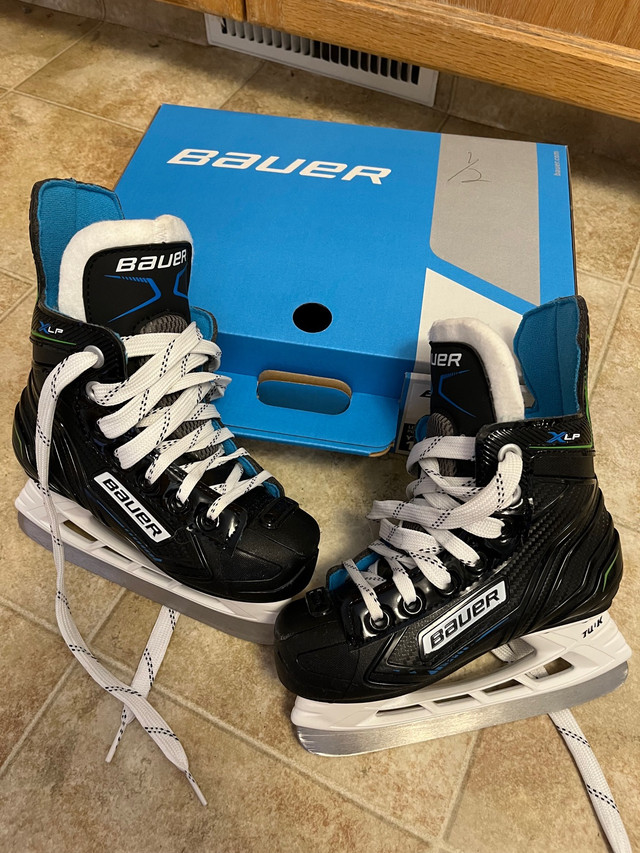 Bauer skates - kid sz 9 in Skates & Blades in Calgary