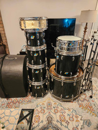 Vintage 70's Ludwig Maple drums, 24" virgin bass, 2 snares!