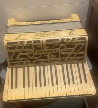 Vintage Hohner Verdi II Piano Accordion, View more