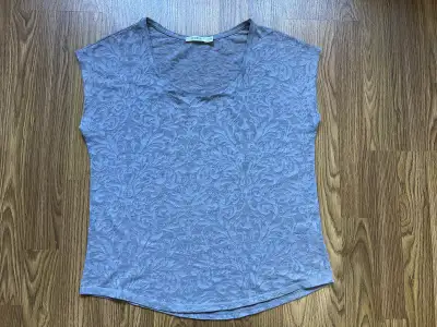 Ricki’s women’s medium top, jacquard floral, cap sleeve, grey, View more