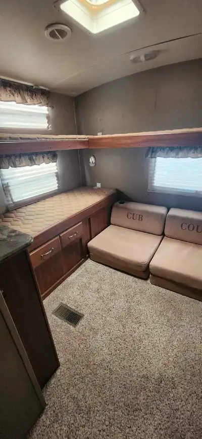 2014 Keyston Cougar in great condition bought 4 yrs ago (to busy with kids sports in the summer). It...