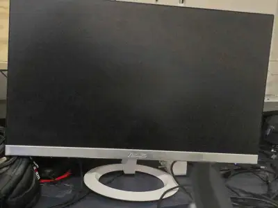 Perfect condition monitor which is great as a second screen. ...