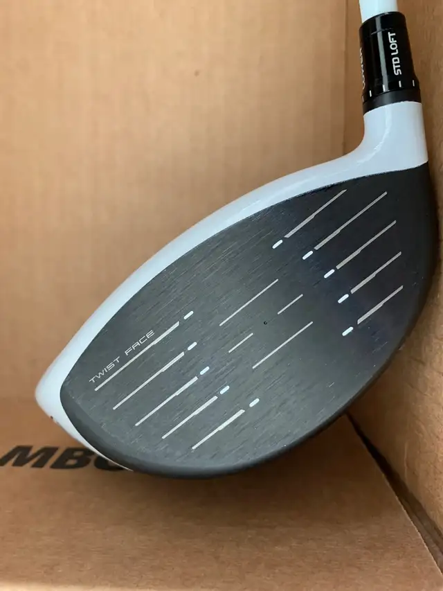 TaylorMade Sim2 Max-D Driver, 10.5 Degree in Mint Condition in Golf in Edmonton - Image 4