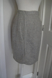 Vintage Women 1970' wool checkered skirt, Waist 24.50"