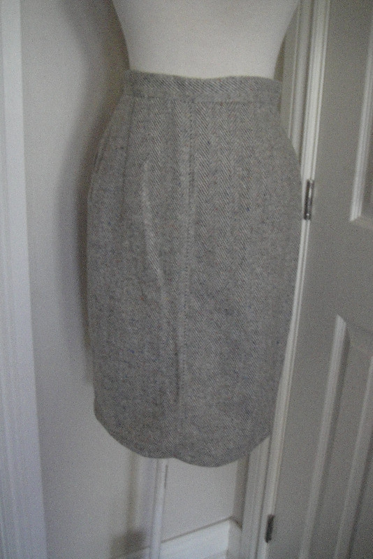 Vintage Women 1970' wool checkered skirt, Waist 24.50" in Women's - Bottoms in Markham / York Region