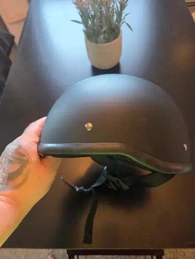 This Classic Beanie Helmet offers a sleek, low-profile. Excellentcondition hardly used . Here are so...