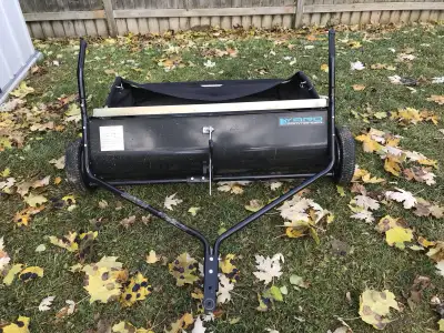 This Yard Commander lawn sweeper, with a 42-inch sweep width, is ideal for efficiently collecting le...