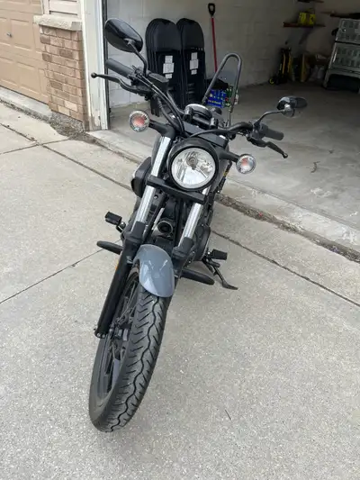 Selling my 2022 Yamaha Bolt - 950cc with only 2887km! Clean, never dropped, practically brand new. N...
