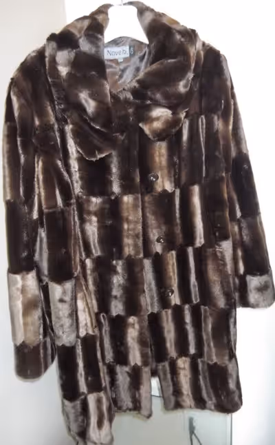 Women Warm Winter Thicken Faux Fur Coat Jacket in good condition as seen on pictures Size: 20 Type:...