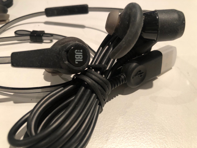 JBL Bluetooth Earbuds in Headphones in City of Toronto - Image 2