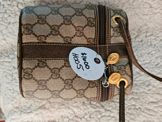 OWN AN AUTHENTIC GUCCI! Called a binocular crossbody.. in Women's - Bags & Wallets in Oakville / Halton Region - Image 4