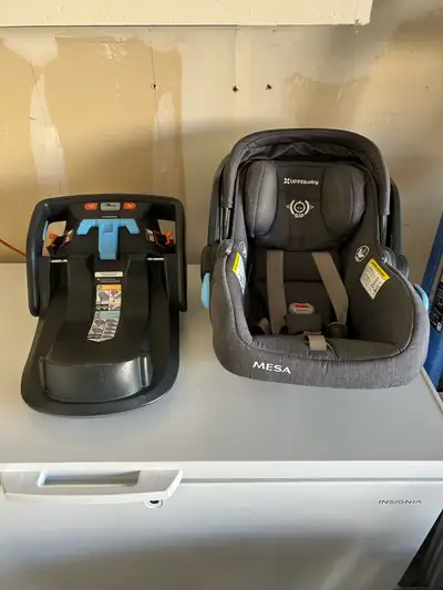 Great condition! Manufactured on May 5th, 2021. Used in a clean company vehicle, no accidents or dam...