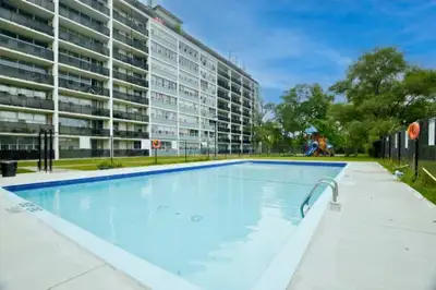 ️ ️ Roommate Wanted– NORTH YORK 2 STOREY APARTMENT (2 Beds / 1 Bath & 1 SPACIOUS Downtown Toronto fa...