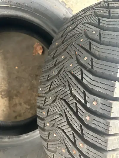2 Winter tires with studs 215/60/R16 99T