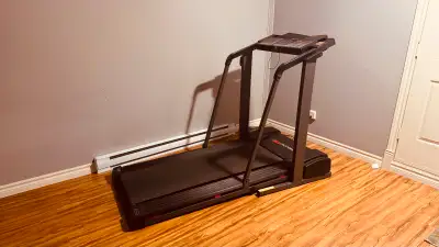 Fully functioning, used Treadmill in good condition. Manual use or pre-programmed profiles for 2 use...