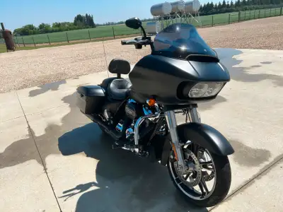Denim Black - 107” Milwaukee Eight Engine, Premium Infotainment System with large 6.5” screen, GPS N...