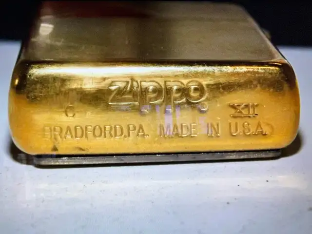 VINTAGE ZIPPO JIM BEAM BOURBON LIGHTER IN ORIGINAL CASE  USA in Arts & Collectibles in Mississauga / Peel Region - Image 5