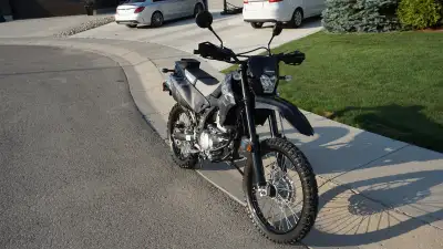 292cc, liquid-cooled, 4-stroke, DOHC 4-valve single Bore x Stroke 78.0 x 61.2 mm Compression Ratio 1...