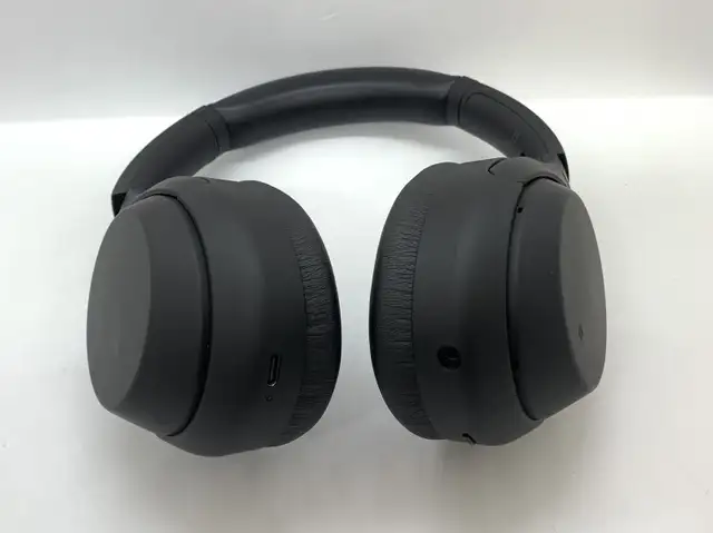 Sony WH-1000XM4 Wireless Noise Cancelling Headphones in Headphones in City of Toronto - Image 9