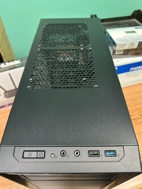 Fractal Design Focus G ATX Case in Desktop Computers in City of Toronto - Image 5