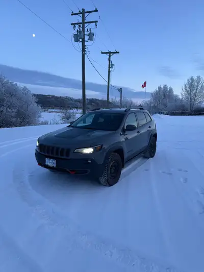 2019 Jeep Cherokee Trail Hawk 102,374 kms Winter tires and rims (pictured) comes with stocks wheels...