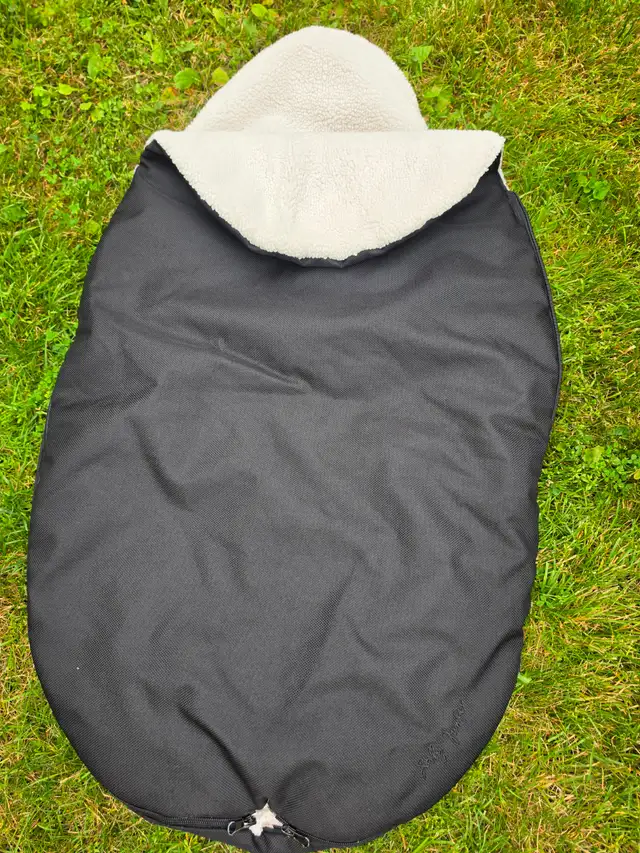 Uppababy Vista stroller in Strollers, Carriers & Car Seats in City of Toronto - Image 4