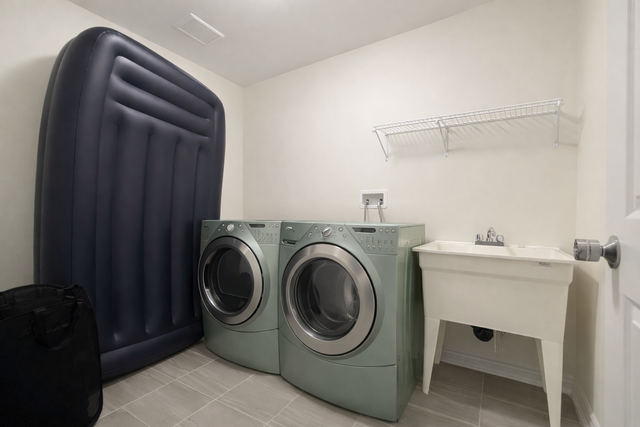 Cozy 2BR Townhome—Steps to Plaza, 5 Mins to Innisfil Beach Park! in Ontario in Canada - Image 10