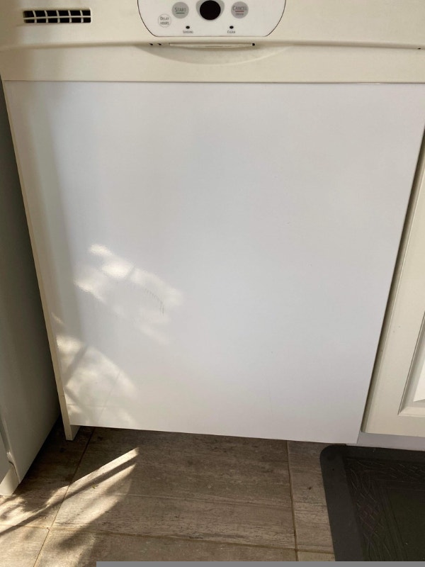 3 Électro ménagés four/oven, Fridge, lavevaisselle/dishwasher