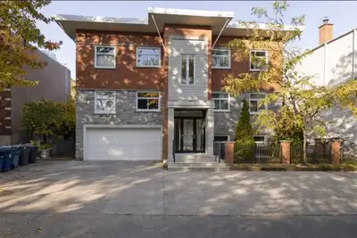 Appartement entièrement rénové à louer !** 3 ½ L'appartement est équipé d'appareils électroménagers...