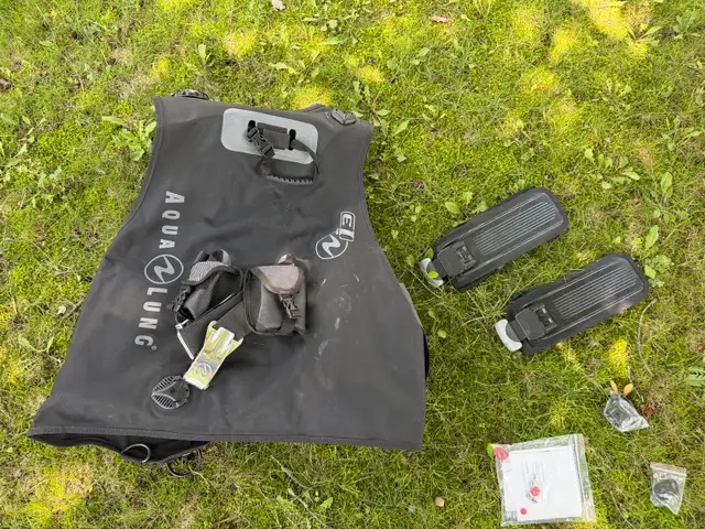 Buoyancy Compensator Devices (BCDs) in Water Sports in Ottawa - Image 3