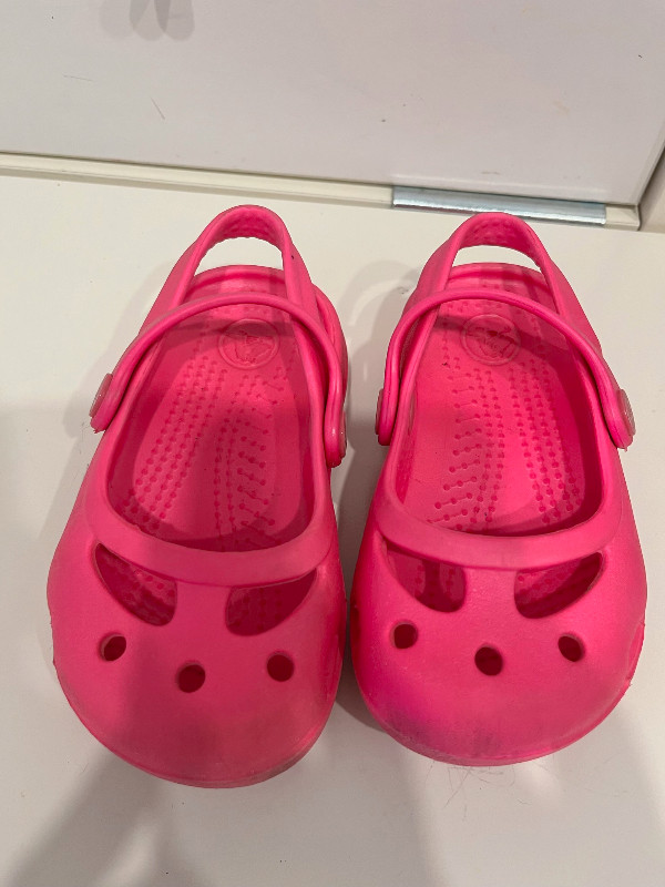 Crocs for Baby Girl in Clothing - 5T in Markham / York Region - Image 4