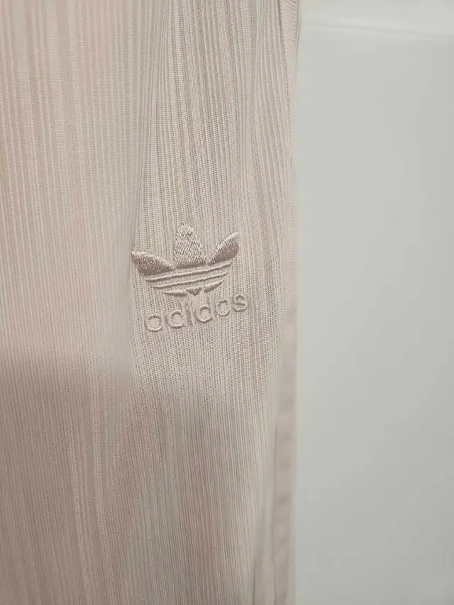 Adidas linen pants Size M in Women's - Bottoms in City of Toronto - Image 3
