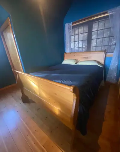 Queen Solid Wood Sleigh Bed, View more