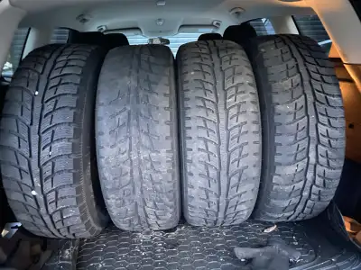 Selling a set that includes four 17" wheels with mounted winter tires. Note: only two tires are in g...