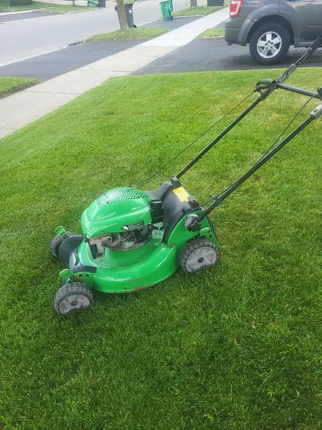 Yardworks Lawnboy.Mower in Lawnmowers & Leaf Blowers in Mississauga / Peel Region - Image 6
