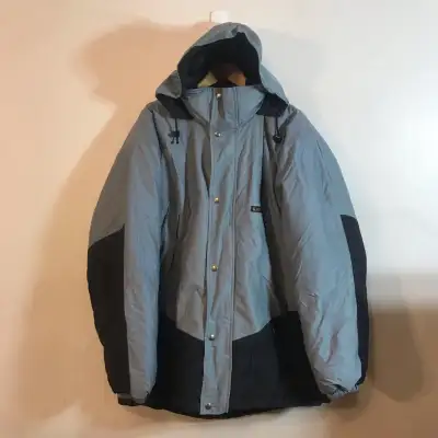 Pit to pit measurements (cm): 73 Arm length measurement (cm): 67 Kanuk size 6 160$