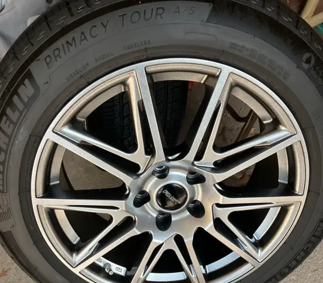 255/55R18 Michelin tires all season on wheels in Tires & Rims in Mississauga / Peel Region - Image 5