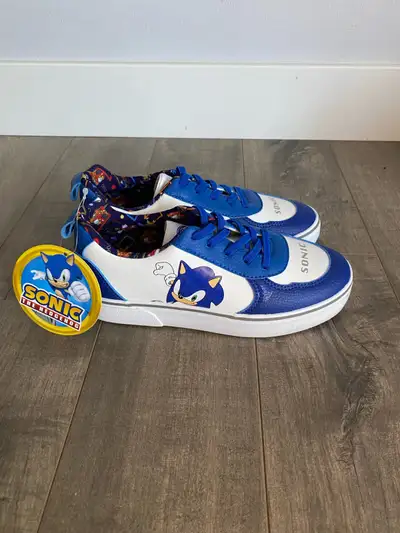 Sonic the Hedgehog White and Blue Lace-Up Sneakers These cool Sonic the Hedgehog sneakers are white...